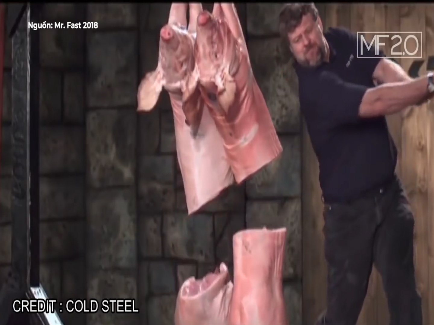 Nguoi dan ong voi doi tay khoe nhat, cat doi lon chi trong nhay mat hinh anh