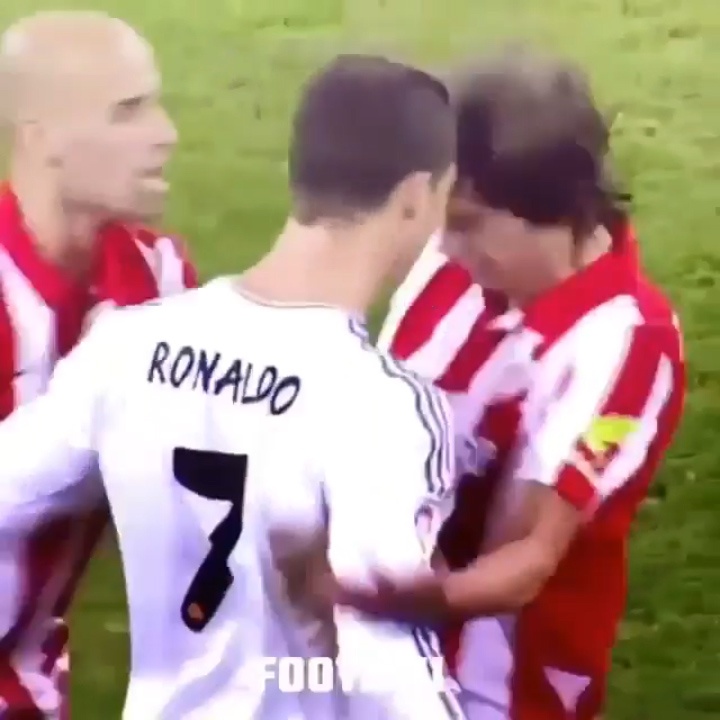 Nhung lan Ronaldo 'gian qua mat khon' tren san co hinh anh