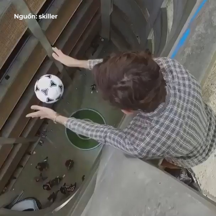 Thu thach khong che bong khi roi tu do cao 16 met hinh anh