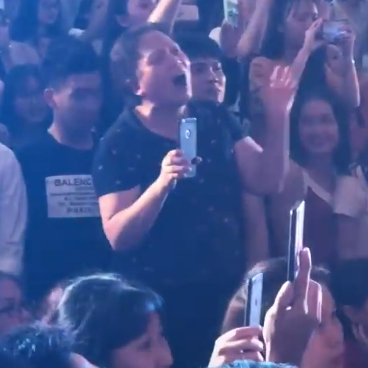 Fan lon tuoi say sua hat theo Bui Anh Tuan hinh anh