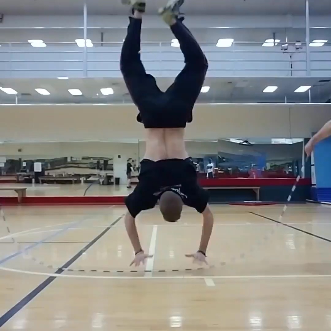 Man lon nguoc nhay day bang tay dieu luyen hinh anh