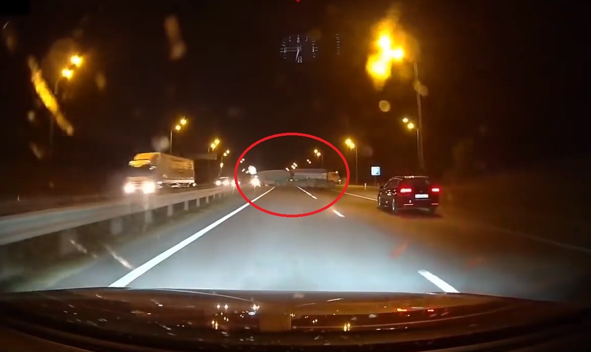 Oto con dam thang vao xe tai o toc do hon 200 km/h o Ukraine hinh anh