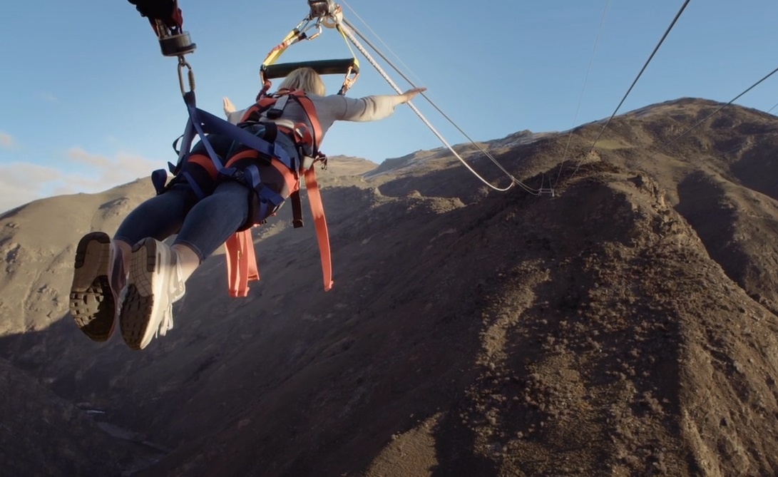 Du day voi toc do 100 km/h o do cao 150 met o New Zealand hinh anh