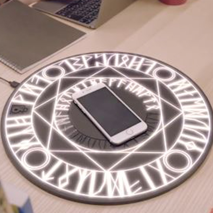 Sac dien thoai phong cach 'Dr.Strange' ma thuat hinh anh