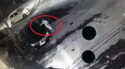 Nguoi phu nu cao xuoc xe Camry tra thu o Ha Noi hinh anh