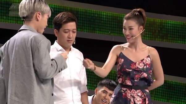 Man oan tu ti sieu 'lay loi' cua Duc Phuc va Hoang Oanh hinh anh