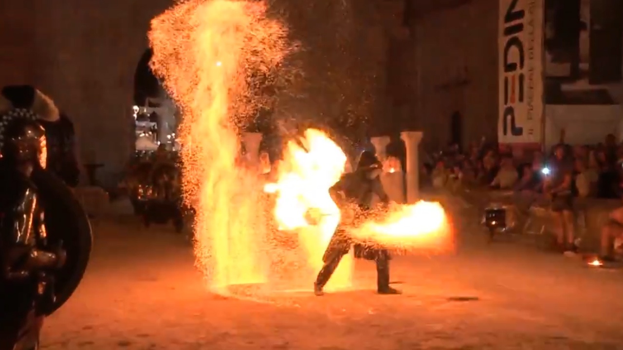 Nghe nhan chim trong cot lua voi man mua day nguy hiem hinh anh