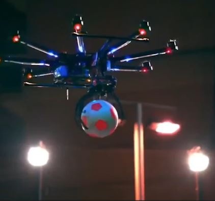 San bong da doc dao sang bung nho flycam lam nguoi choi thich thu hinh anh