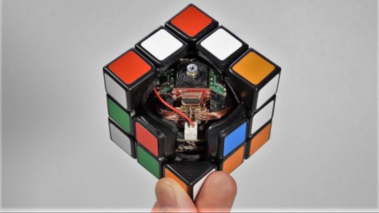 Khoi rubik tu giai, xoay chuyen ve vi tri ban dau hinh anh
