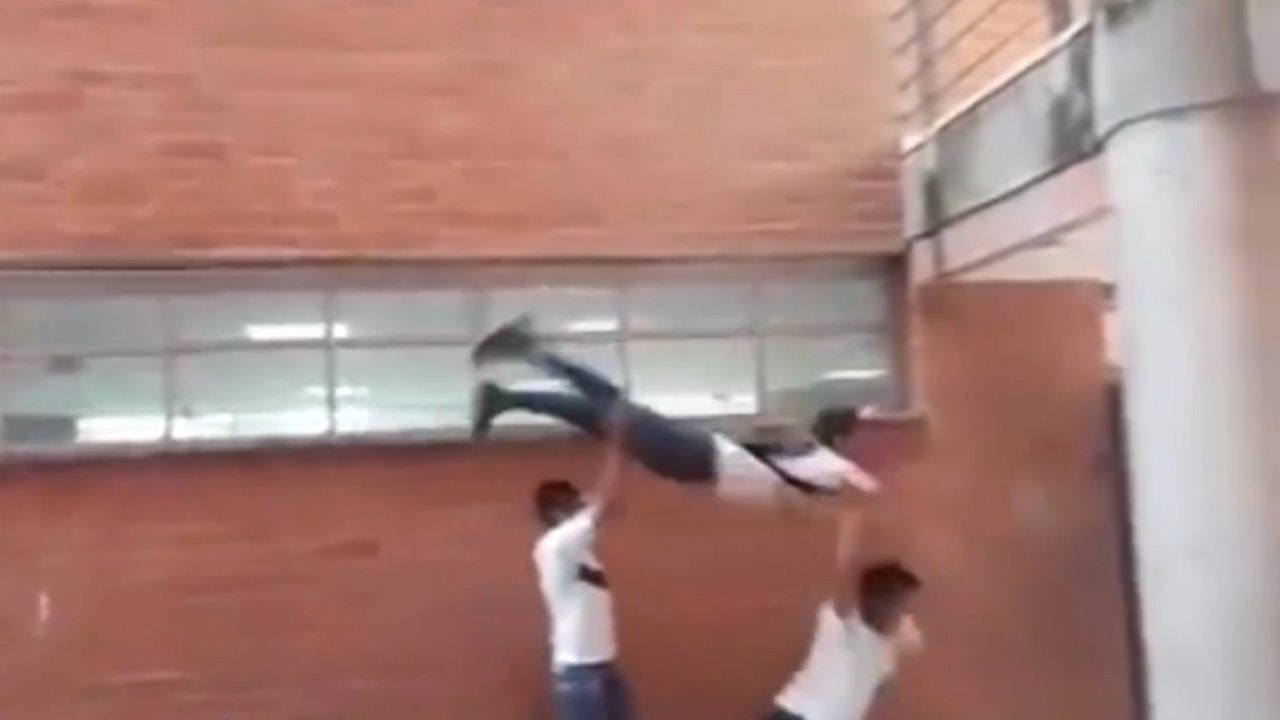 Chang trai te dap nguoi vi bat chuoc trao luu that bai hinh anh