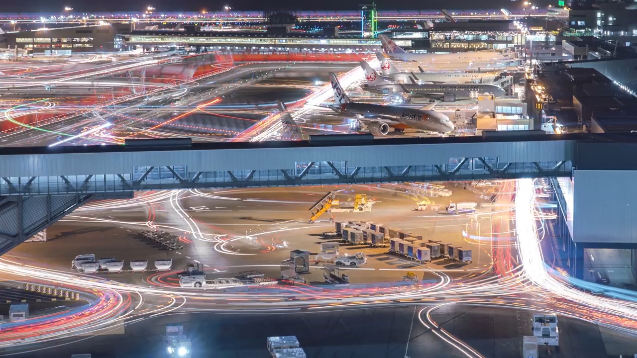 San bay o Tokyo ban ron suot ngay dem qua goc may timelapse hinh anh