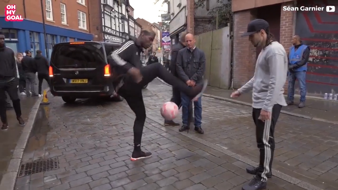 Pogba dung giua duong do 'chieu' cung sieu sao duong pho hinh anh