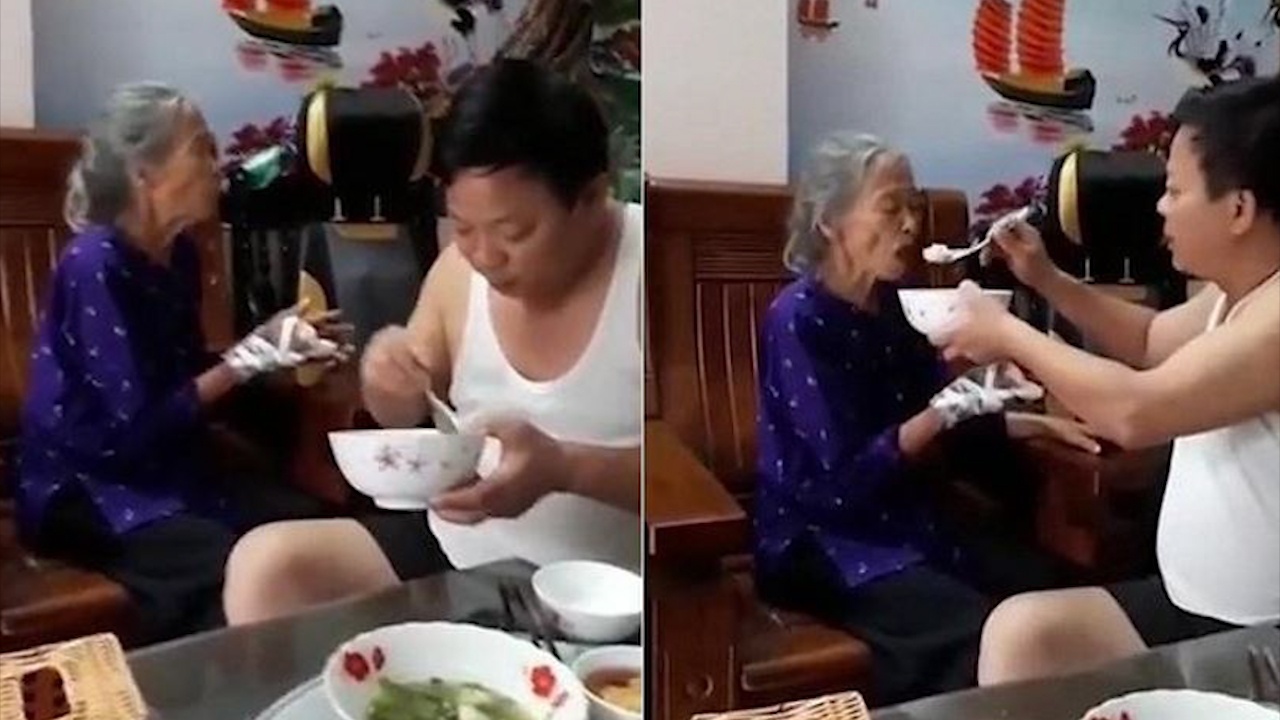 Cam dong nguoi dan ong dut com, ninh me gia 90 tuoi an tung muong hinh anh