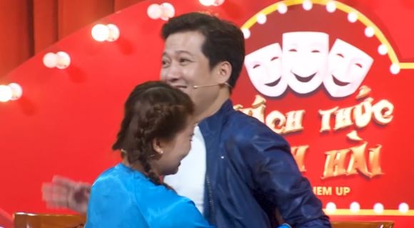 Truong Giang luc bat tong tam truoc nhung thi sinh to tinh cong khai hinh anh