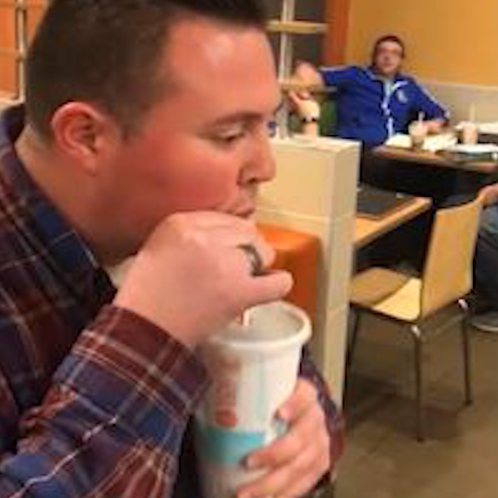 Man bieu dien beatbox voi ong hut dieu luyen hinh anh