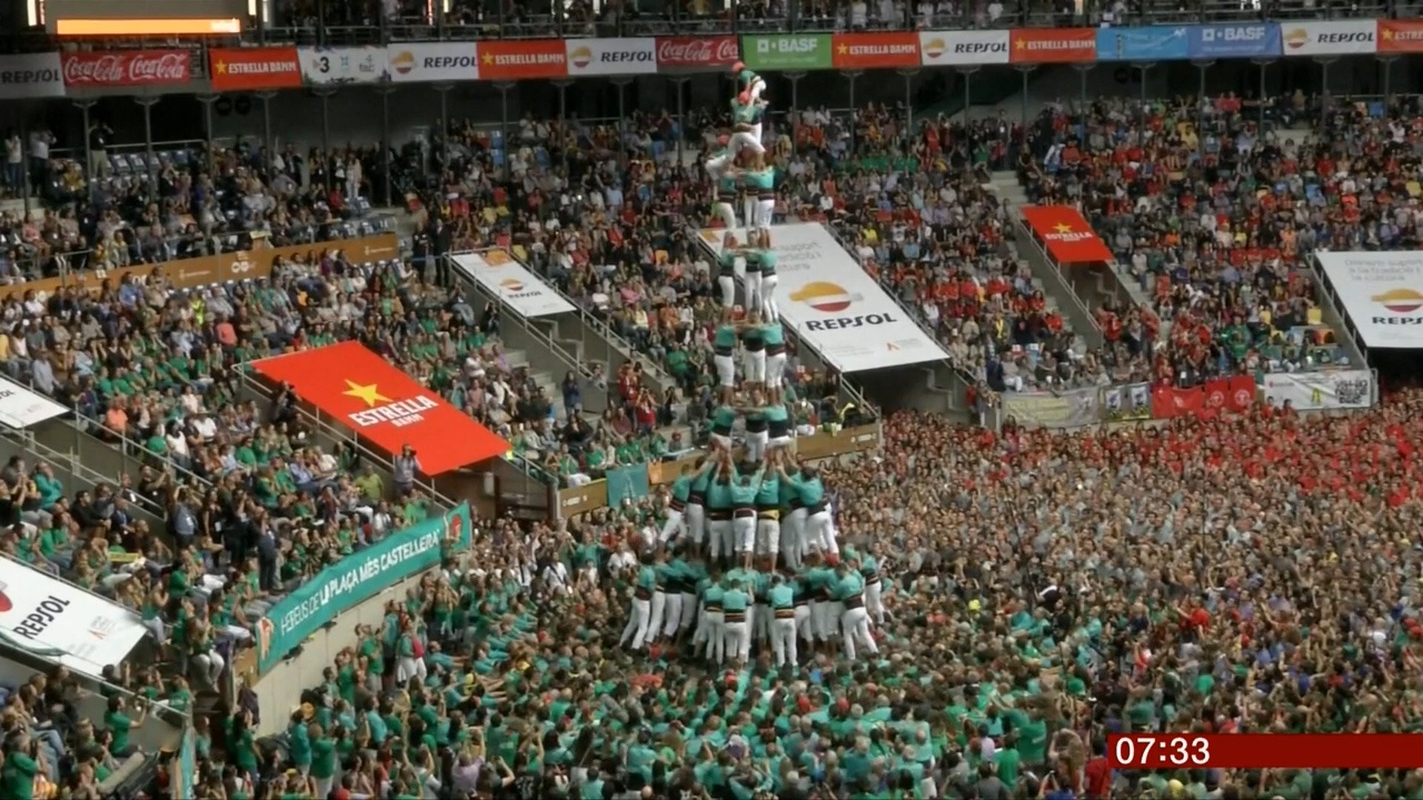 Cuoc thi xay thap nguoi cao hon chuc met tai Tay Ban Nha hinh anh