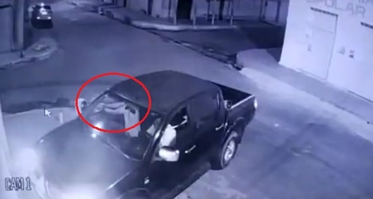 Cam sung tran lot bat thanh, cuop bi nan nhan ban guc o Brazil hinh anh