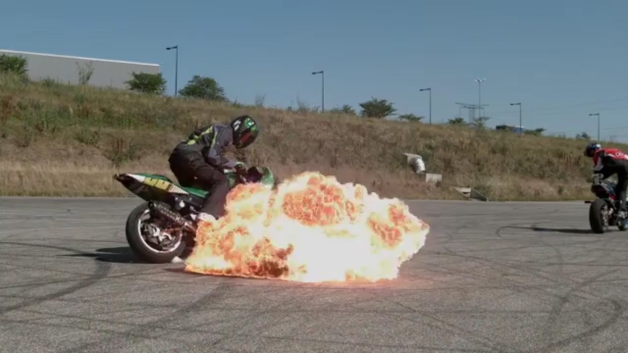 Bieu dien motor ky thuat cao de 'phong hoa' hinh anh