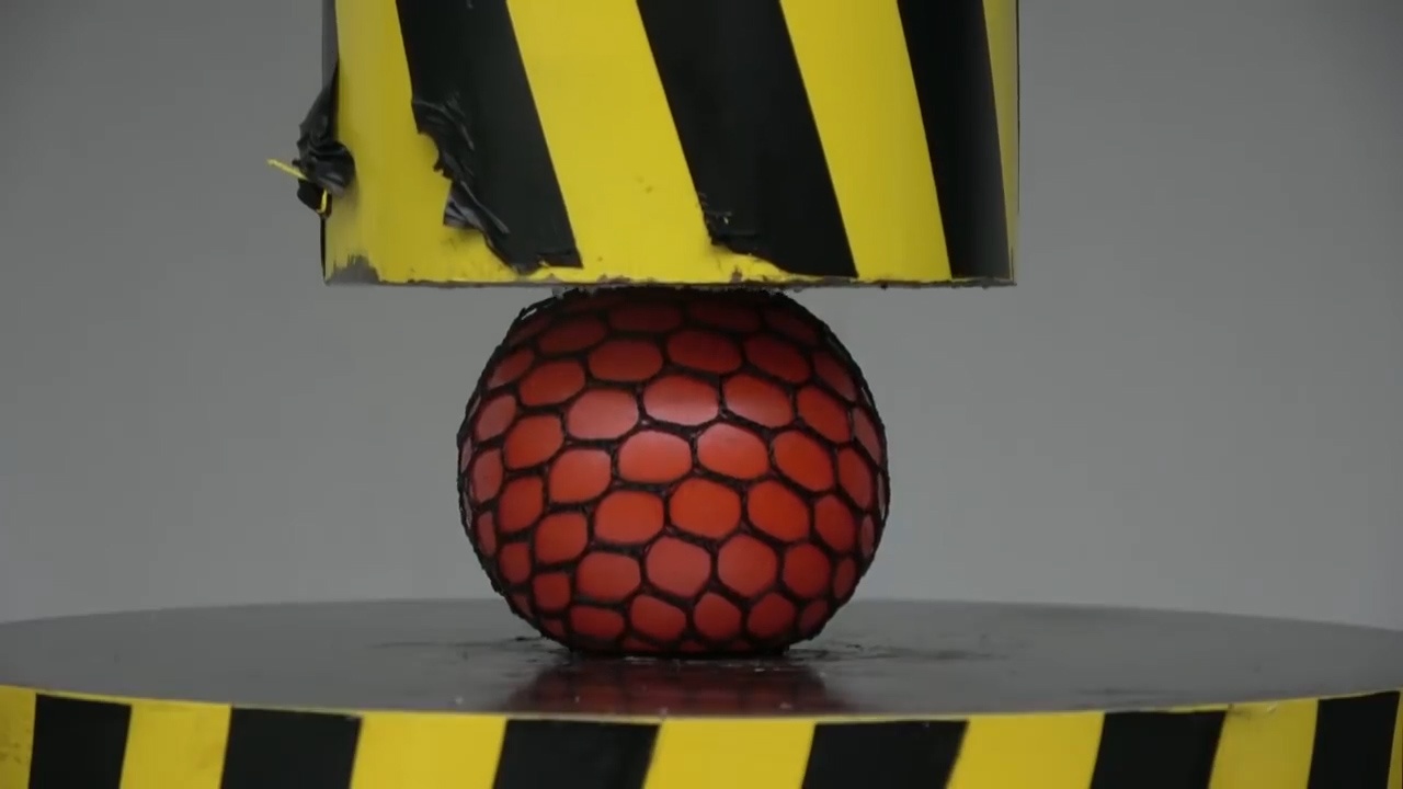 Bong slime sieu deo no gion gia duoi suc ep 100 tan hinh anh