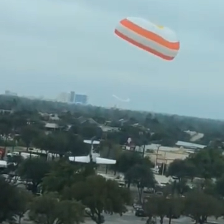 May bay gap nan, bung du thoat hiem trong gang tac hinh anh