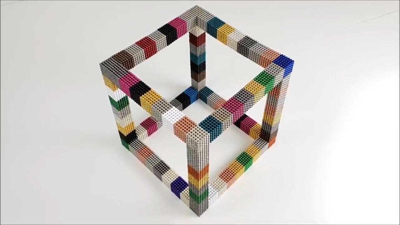 Doan clip 2.000 vien nam cham tao khoi lap phuong da mat hinh anh