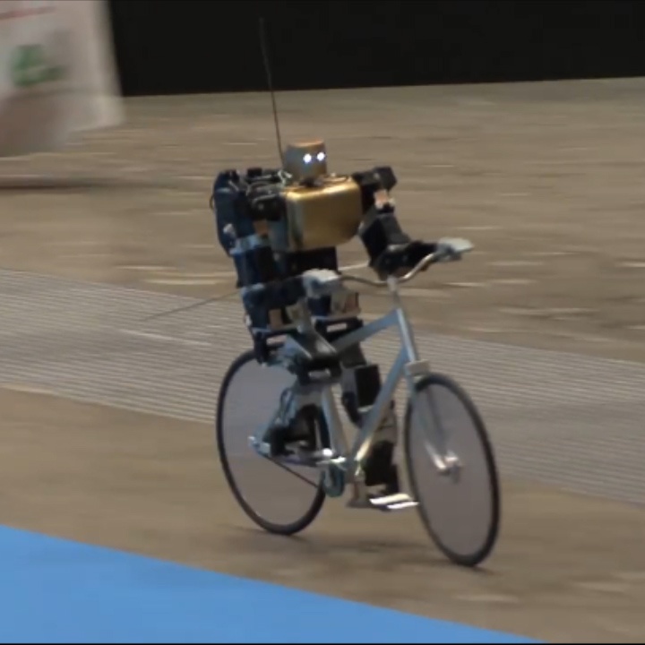 Robot biet di xe dap doc dao cua tien si Nhat Ban hinh anh