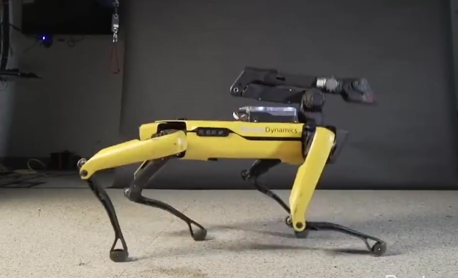 Cho robot 4 chan nhay theo dieu nhac 'Uptown Funk' cua Bruno Mars hinh anh