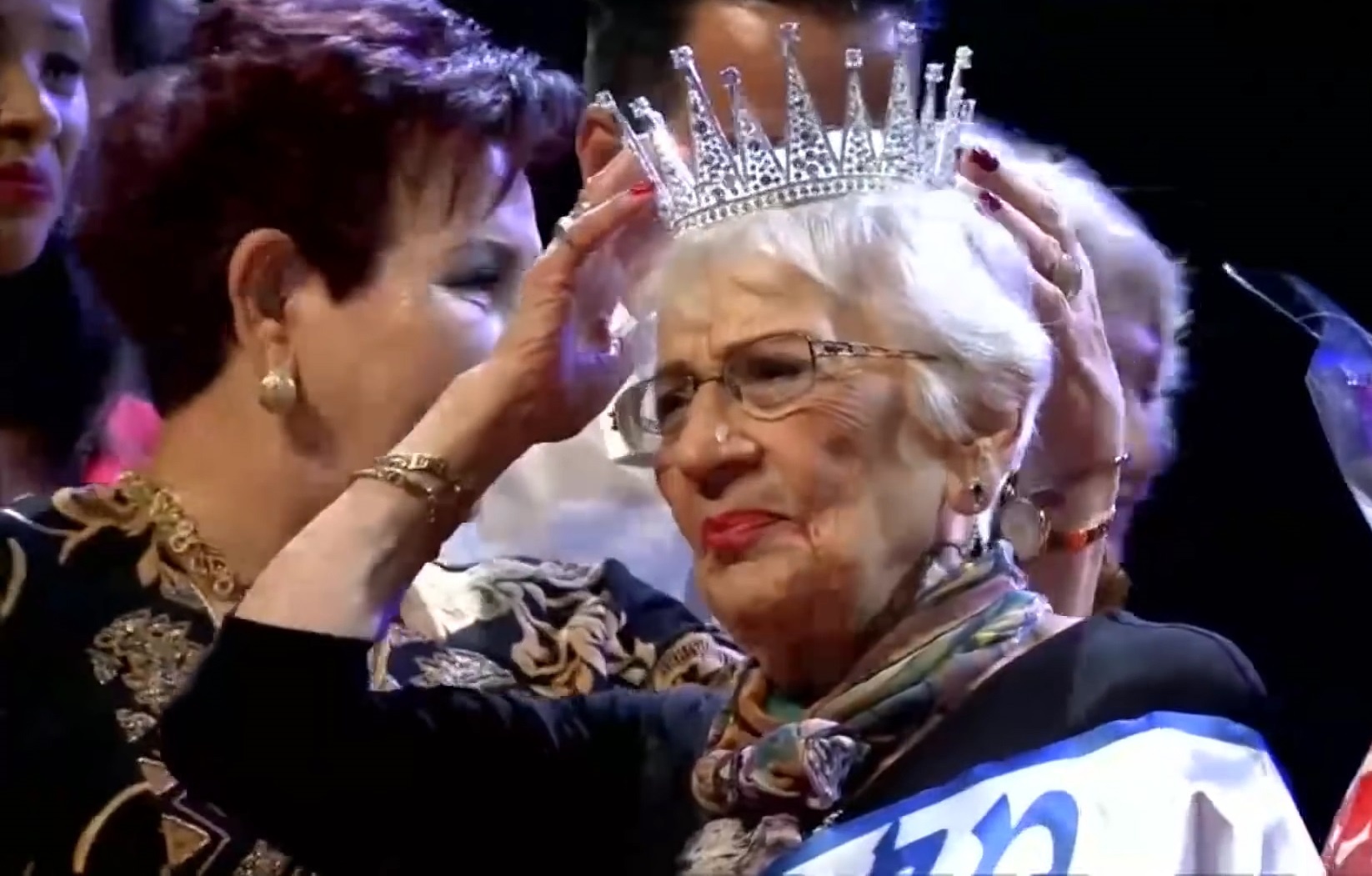 Cu ba 93 tuoi gianh vuong mien Hoa hau o Israel hinh anh