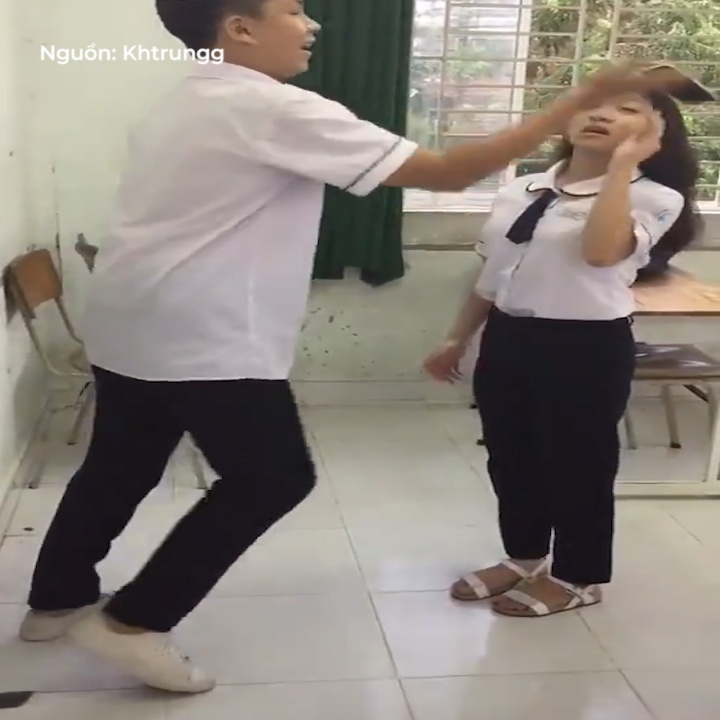 Bat chuoc Hau Due Mat Troi, nam sinh lam vo dien thoai hinh anh