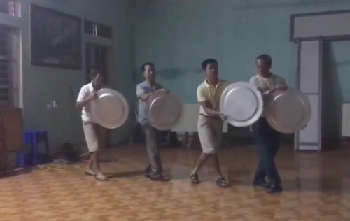 Cac ong chong trung nien cam mam, luyen tap bai mua tang vo hai huoc hinh anh