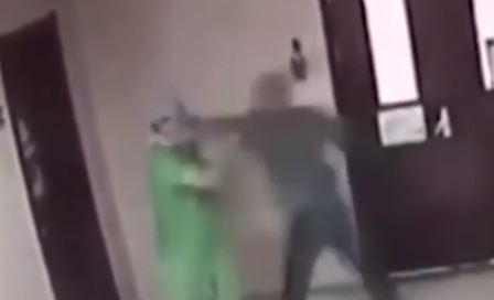 Vo khong duoc mo de, chong danh bac si vo xuong ham, ran hoc mat hinh anh