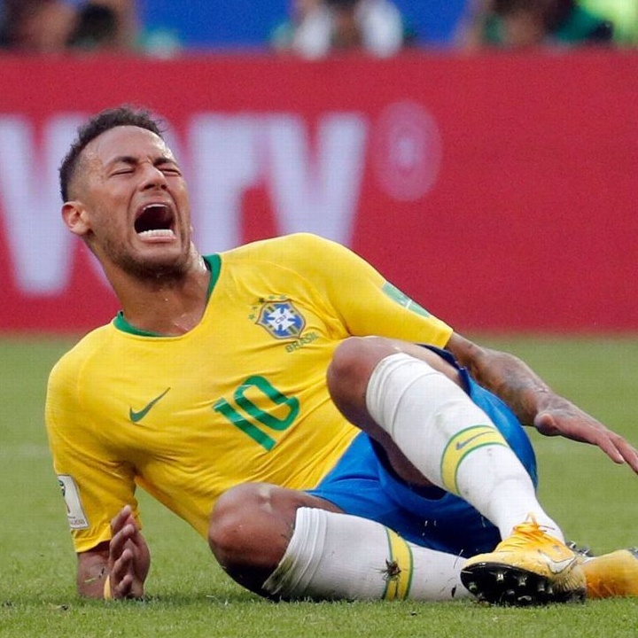 Neymar bi che clip du chi vap nga trong buoi tap hinh anh