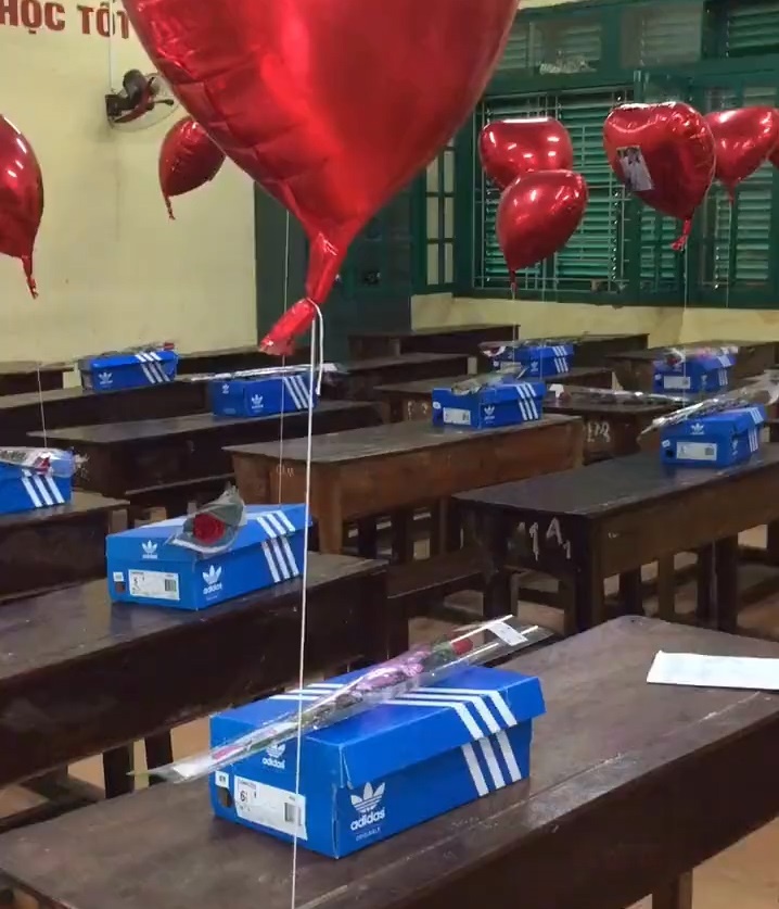 Dep to ong dung trong hop giay xin lam qua 20/10 hai huoc hinh anh