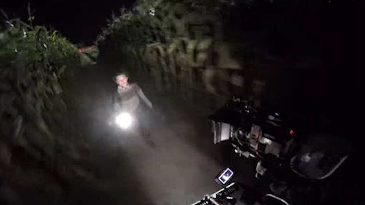 The Nun kinh di duoc tao ra nhu the nao? hinh anh