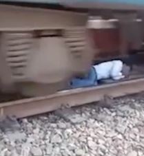 Pha thoat than duoi gam tau hoa nhu phim hanh dong hinh anh