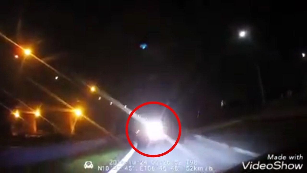 Tai xe oto ne kip thoi xe may phong nhanh nguoc chieu hinh anh