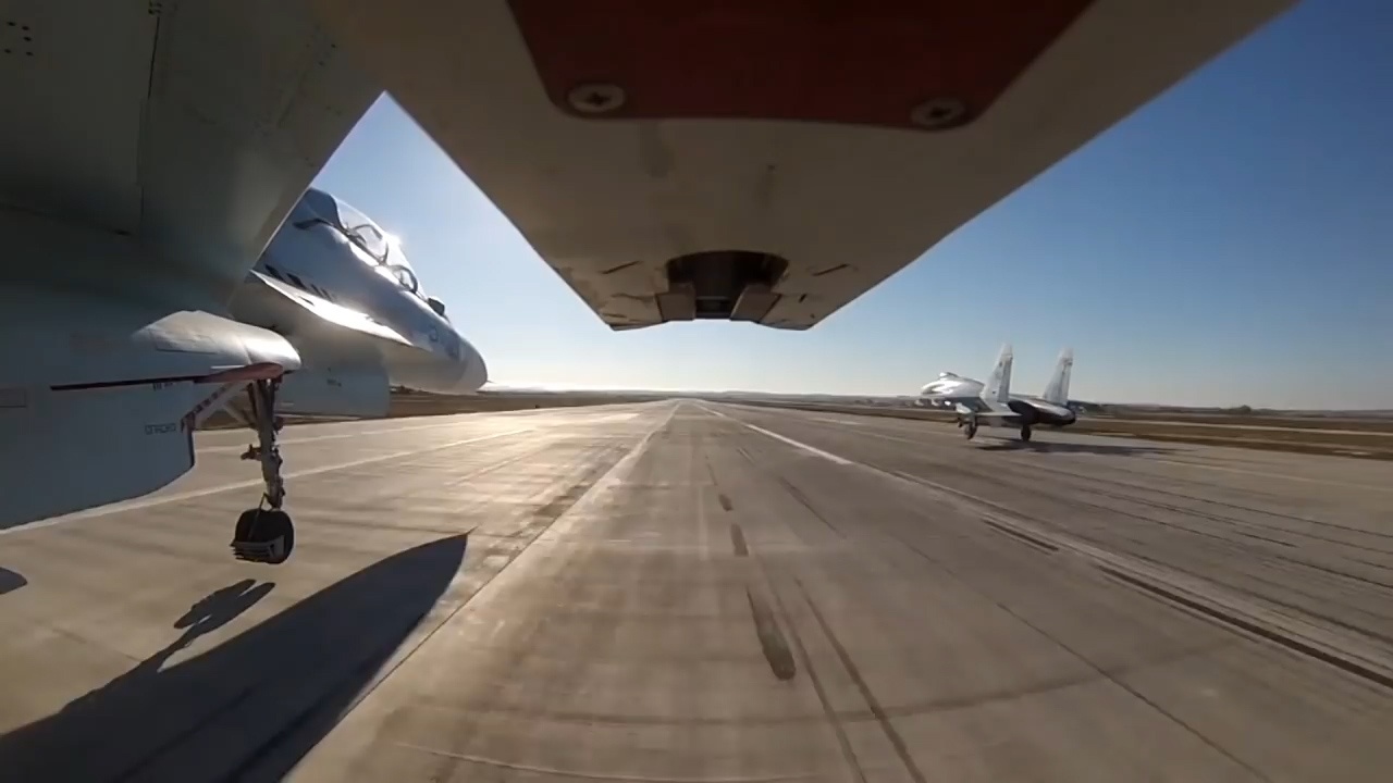 Hai may bay Nga phoi hop nhao lon, ban ten lua tren khong hinh anh