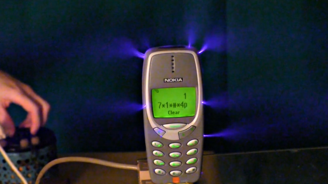 Dien thoai Nokia van song khi sac dong dien 1 trieu V hinh anh