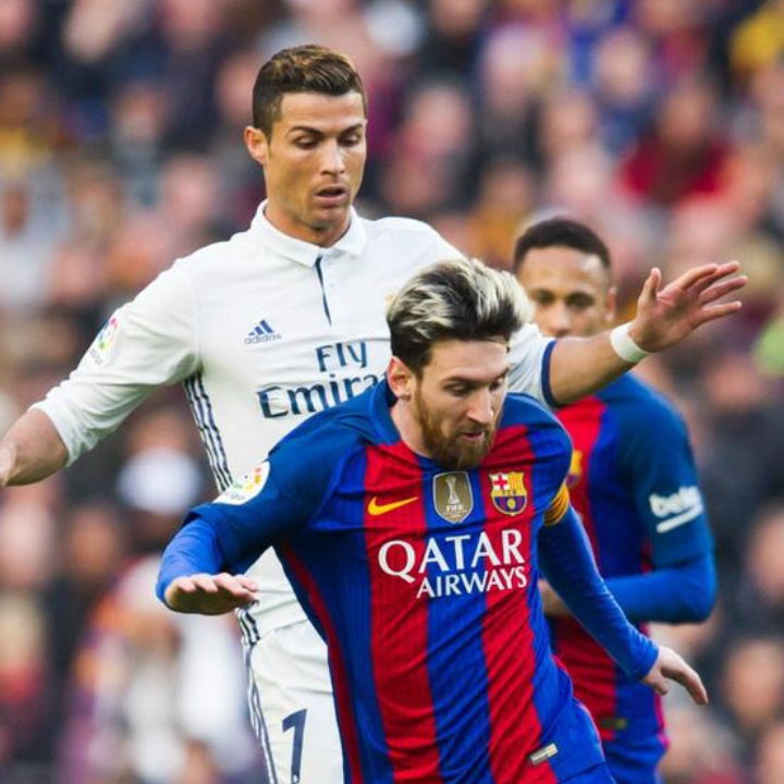The gioi da ra sao trong lan El Clasico gan nhat vang Ronaldo - Messi? hinh anh