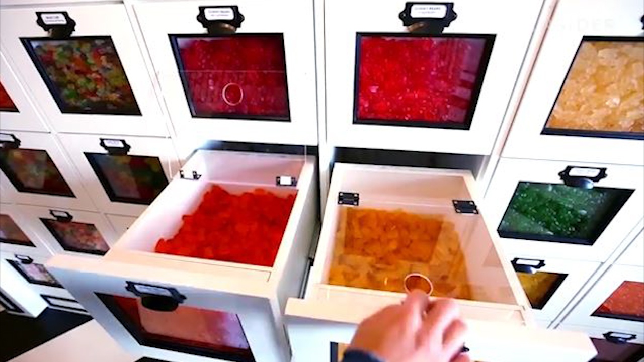 Cua hang bai tri tu keo doc dao o Los Angeles hinh anh