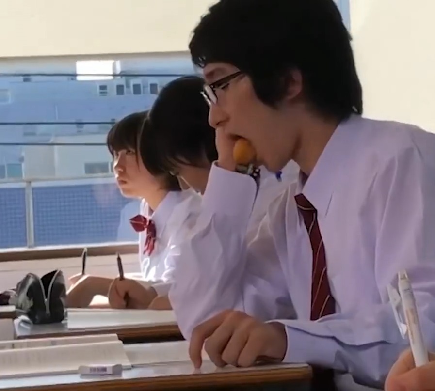 Hai huoc ky nang dung cong nghe de an vung trong lop cua hoc sinh Nhat hinh anh