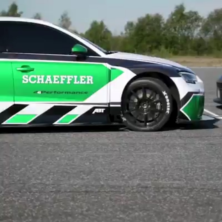 Lap ky luc the gioi khi lui xe voi toc do gan 210 km/h hinh anh