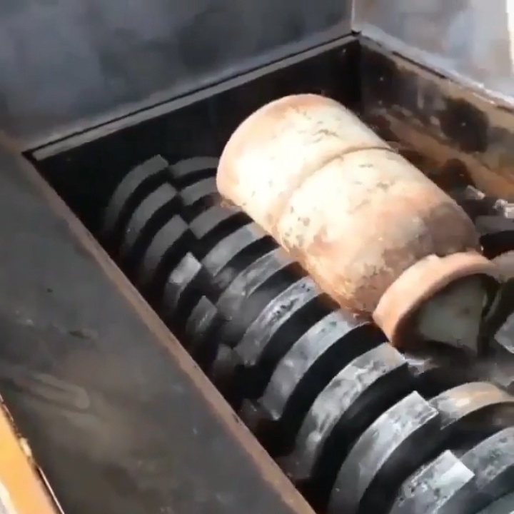 Nghien nat binh gas cu bang may hinh anh