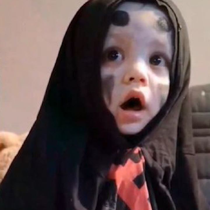 Cau be hoa trang thanh nhan vat Vo Dien dang yeu hinh anh