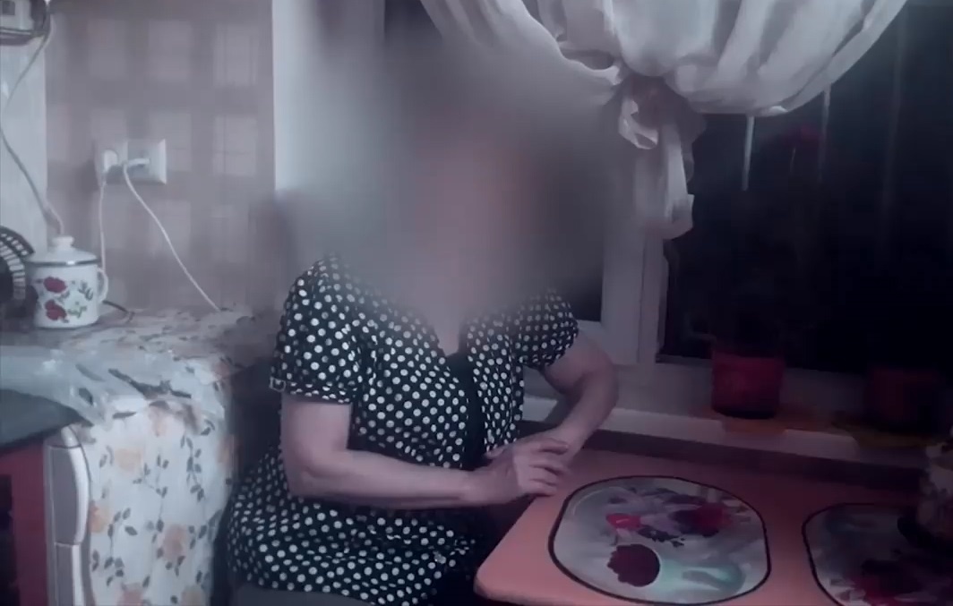 Nguoi phu nu tu nhan da den nam 6.000, mang han cay la ve lam chung hinh anh