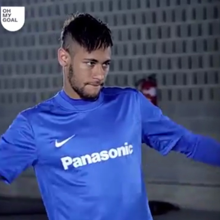 Nhung pha bieu dien chinh xac den kho tin cua cac sao bong da hinh anh