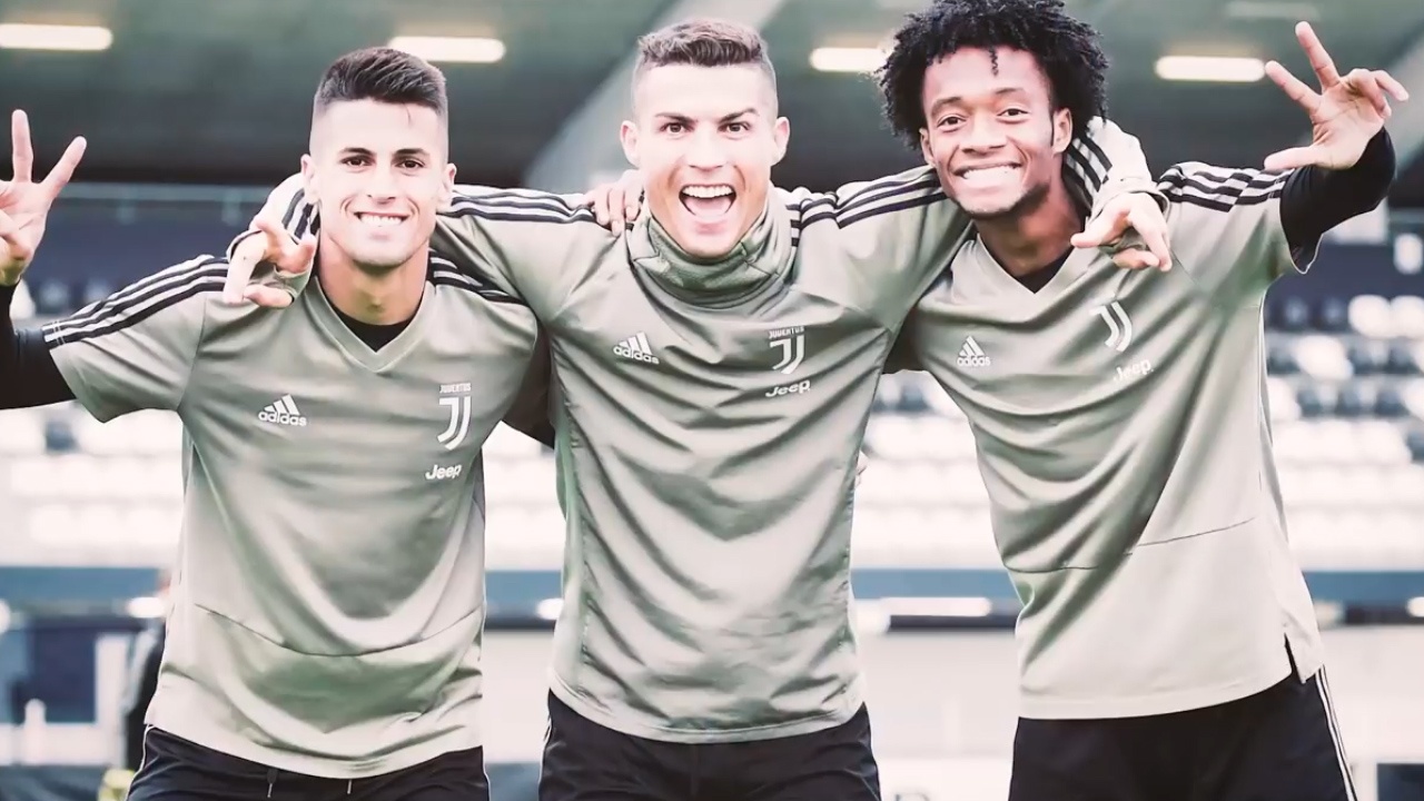 Buoi tap 'ban' vui nhon cua Ronaldo va cac sieu sao Juve hinh anh