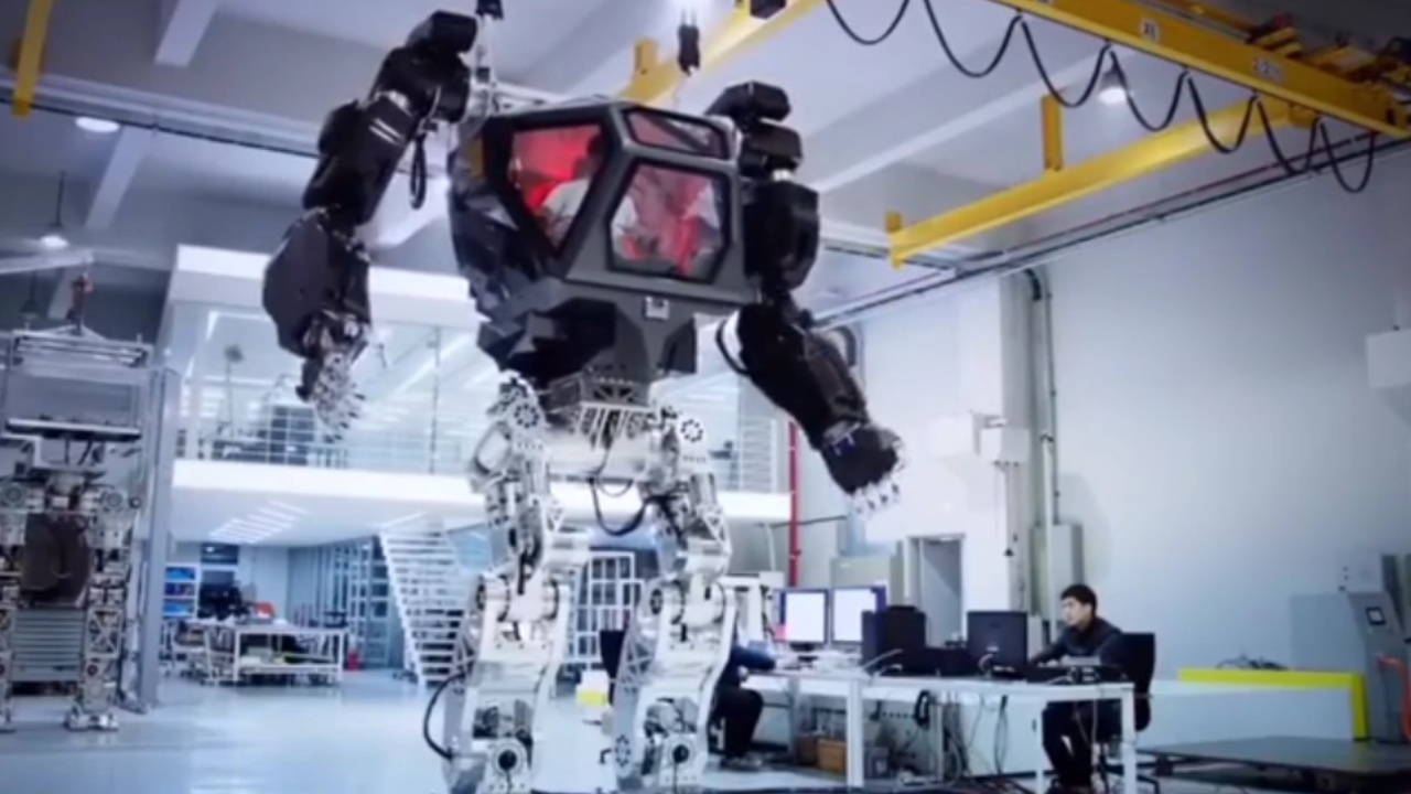 Robot voi phong dieu khien trong nguc nhu phim sieu nhan hinh anh