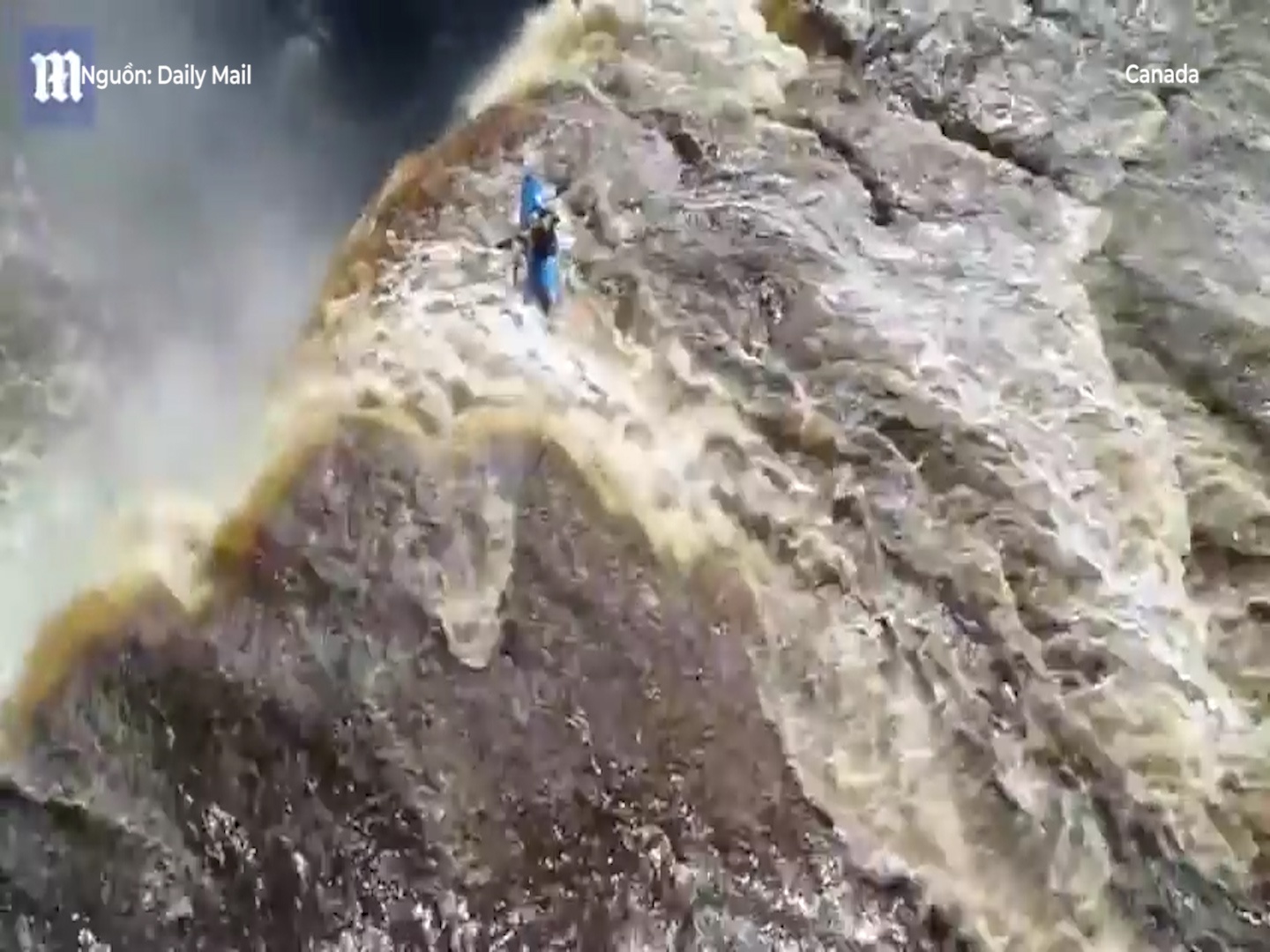 Van dong vien Duc tha thuyen tu do tu thac cao 34 met hinh anh