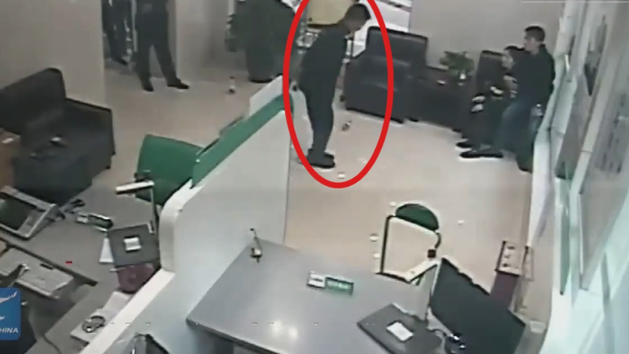 Dac nhiem Trung Quoc the than cho con tin, ha guc ke cam dao ngoan muc hinh anh